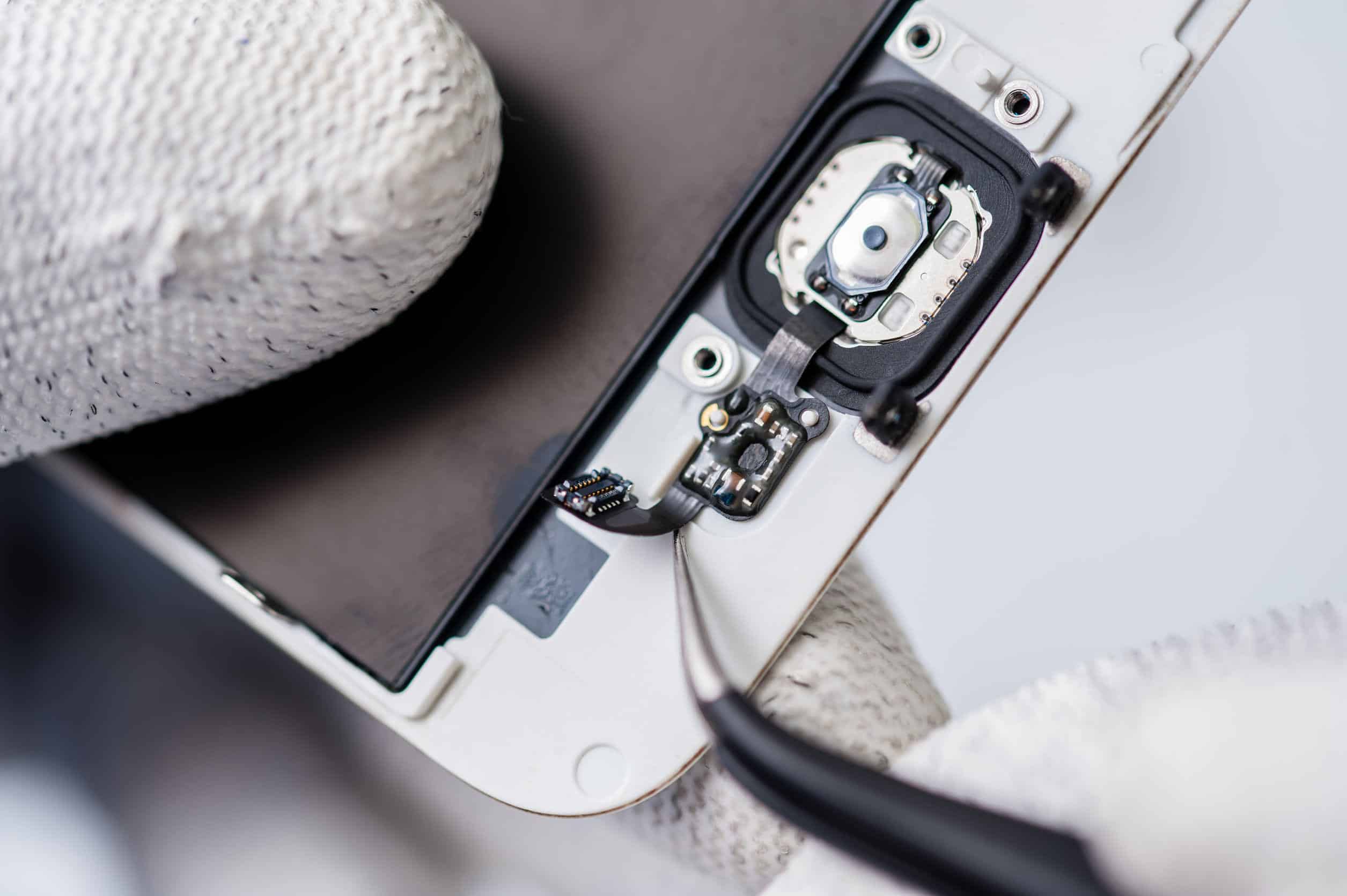 O czym warto pamiętać, zanim oddasz swój iPhone do naprawy?