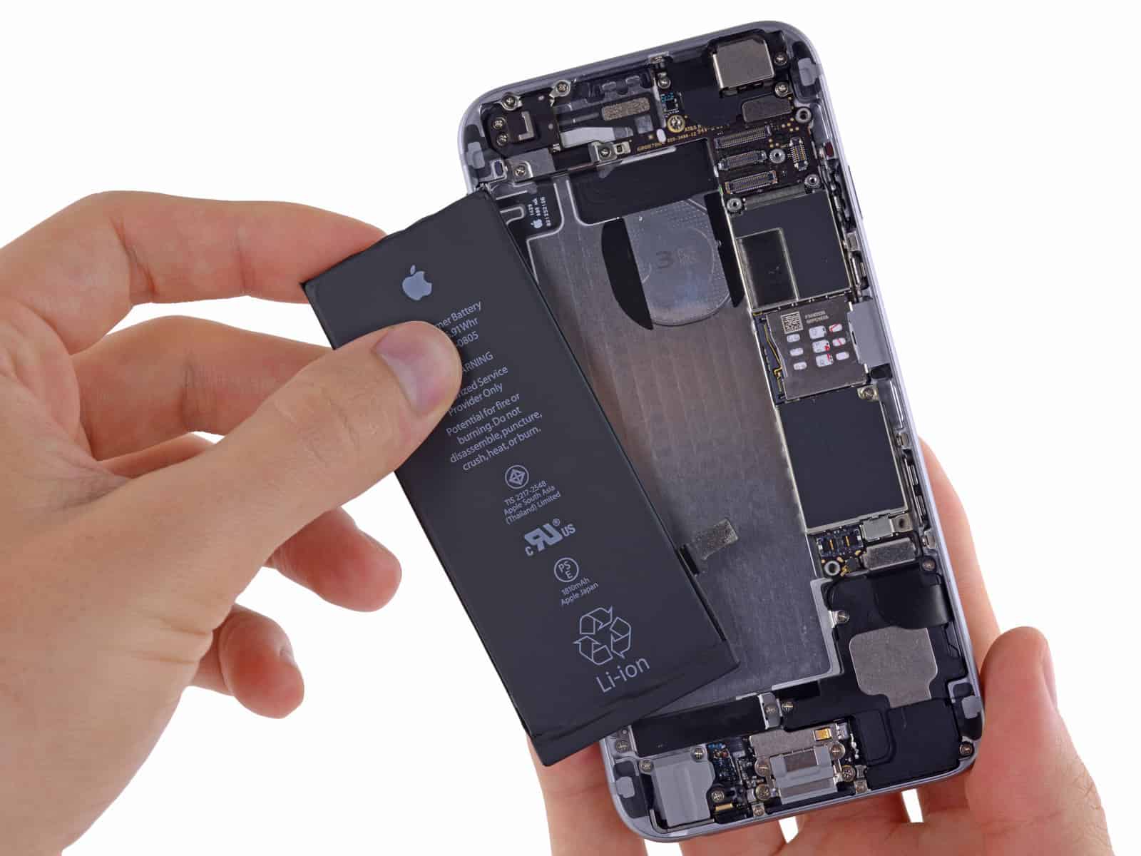 Badanie autentyczności baterii w iPhone i… wybuch?