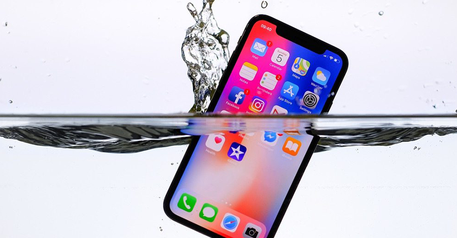 Co zrobić, gdy iPhone wpadnie do wody? Czyszczenie po zalaniu