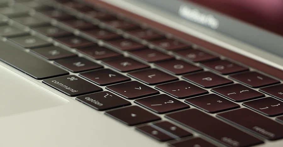 Zacinająca się klawiatura MacBook